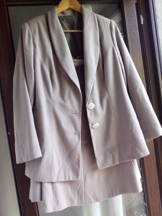 costum stofa 46/48,grej/bej gri,fusta cloche,taior,lucrat in atelier