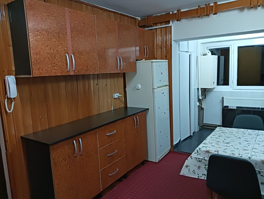 Închiriez apartament 2 camere decomandat in Stefan cel Mare 26o euro