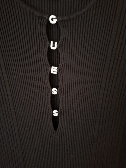 Много секси рокля Guess