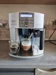 Espressor / Expresor / Aparat de cafea Delonghi Magnifica Cappuccino