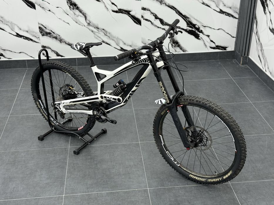 YT Tues CF Carbon 2018 ML 1x10 Shimano Zee