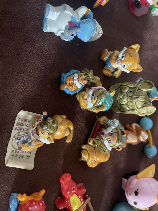 Кутия с шоколадови играчки