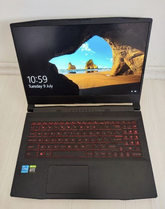 Laptop pentru jocuri MSI Katana GF66 11UD