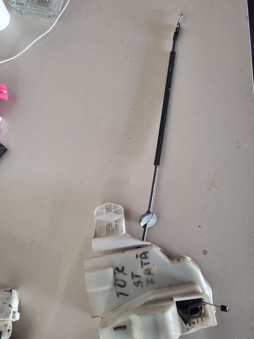 Vând broască stânga față VW TOURAN