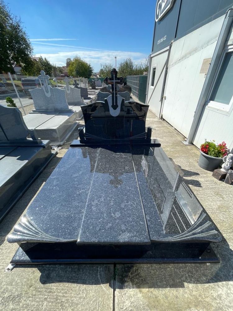 Monumente funerare