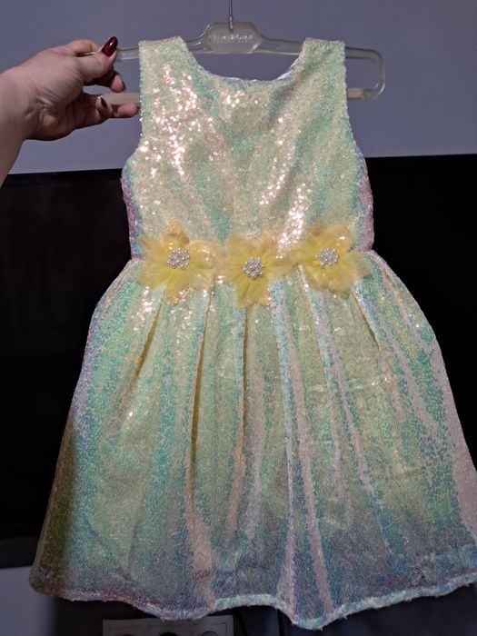 Продаются новые детские платья