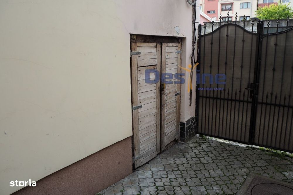 Vand Casa In Centrul Vechi,Dej,Curte Comuna,Necesita Renovare