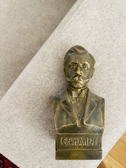 Statuie originala Spiru Haret