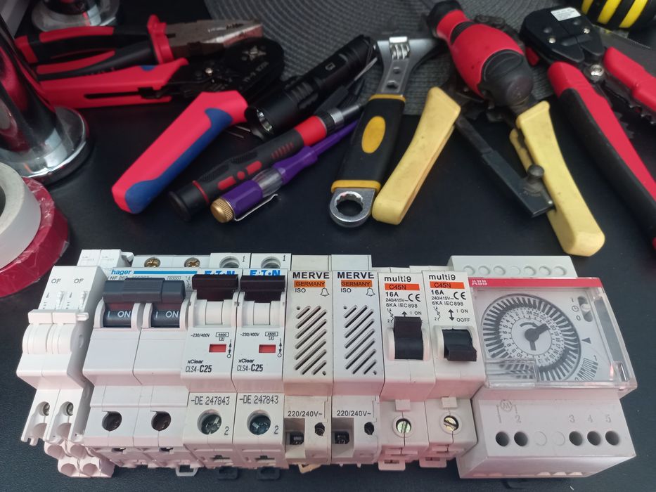 Schneider, Eaton, Hager, ABB - Sigurante, timere, auxiliare - Sina DIN