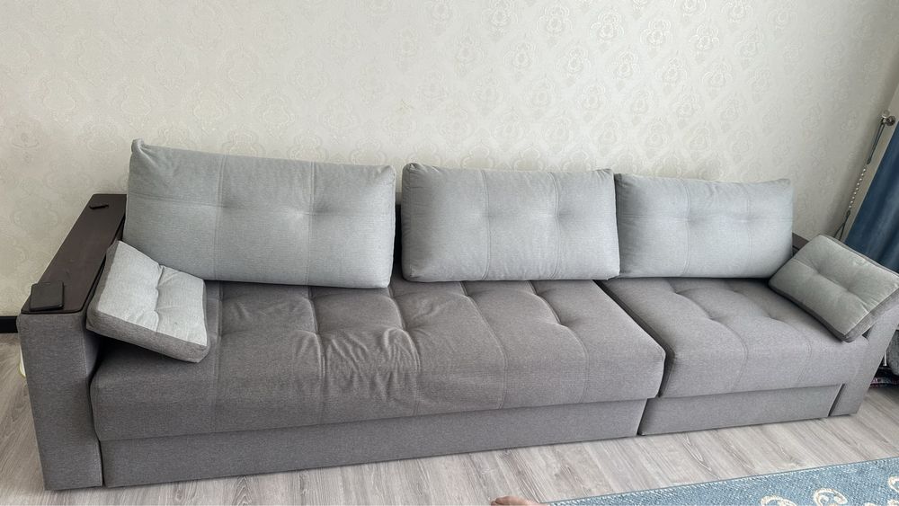 Продам диван 3.30