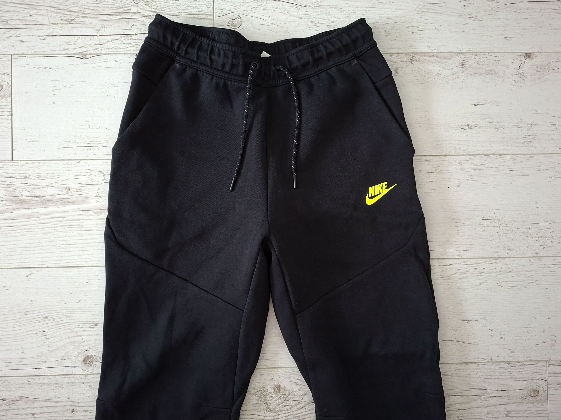 Nike Tech Black/Volt-Ориг.долнище Ново!!!