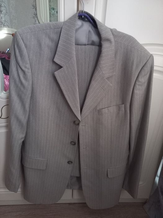 Брючной костюм бежевого цвета