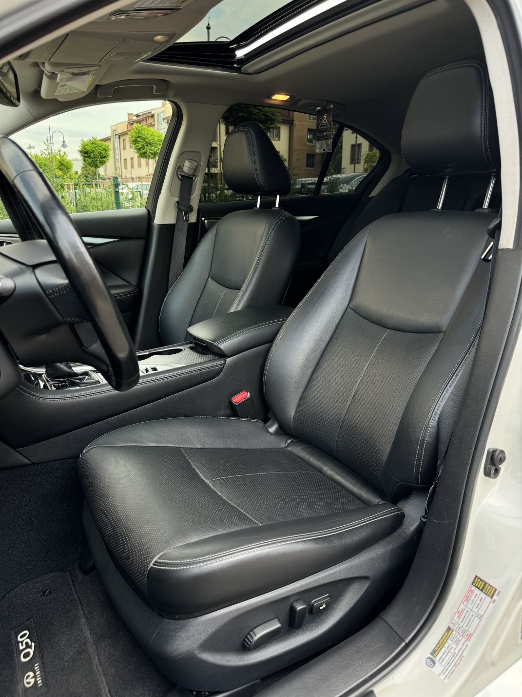 Infiniti q50 3.0t AWD 300кс
