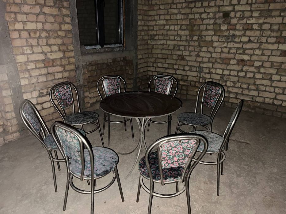 Продам стулья и стол