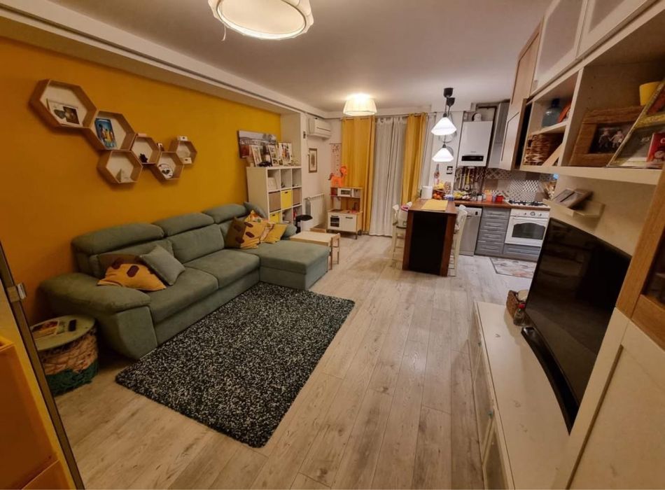 De inchiriat apartament 3 camere