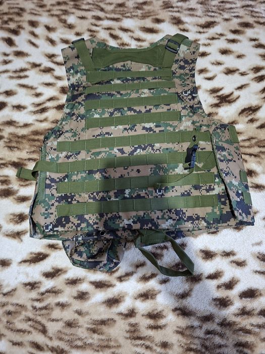 Vestă tactica, nouă