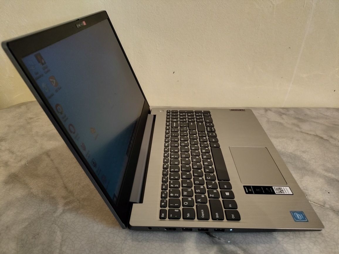 Lenovo ноутбук 130000т почти новый