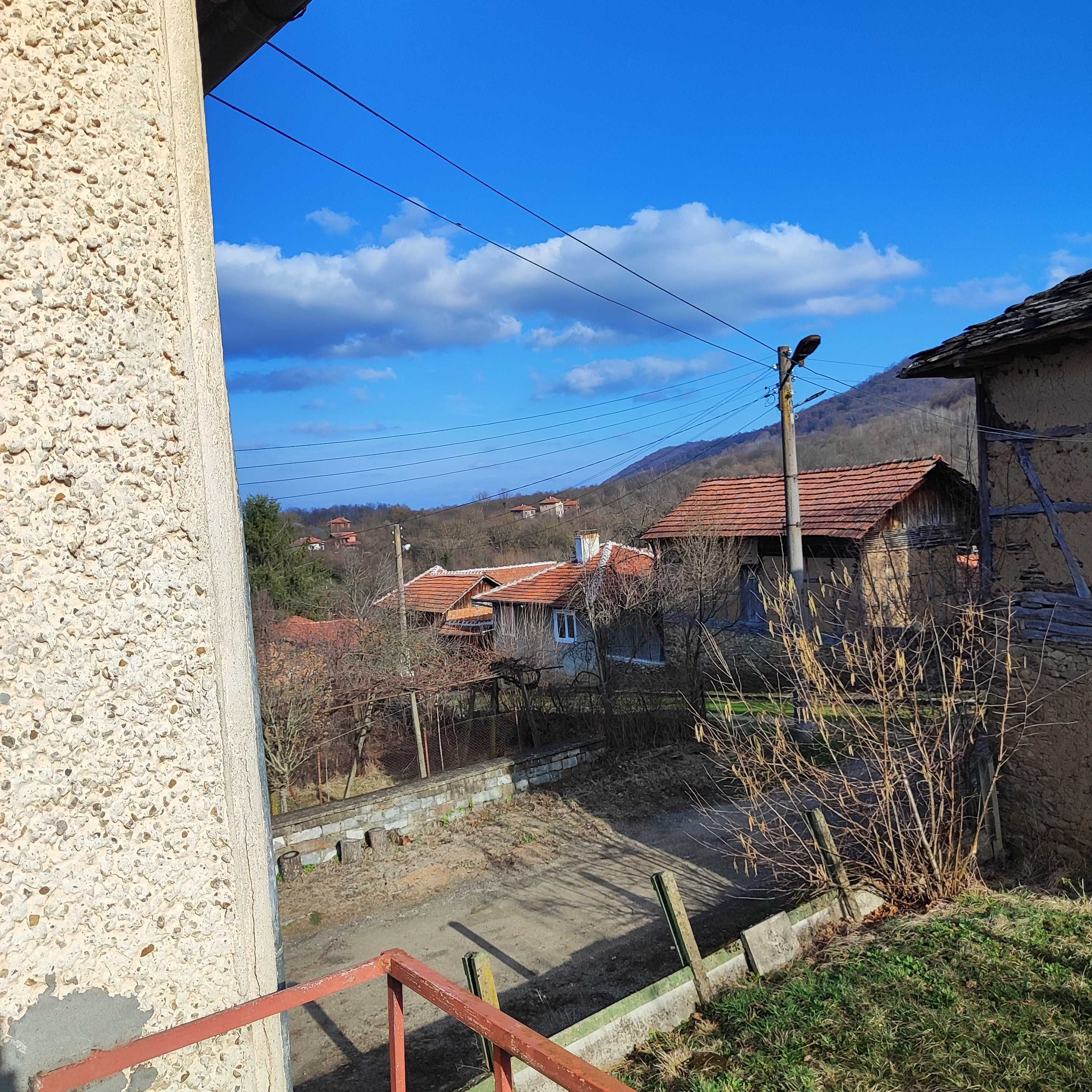 Две къщи в предбалкана