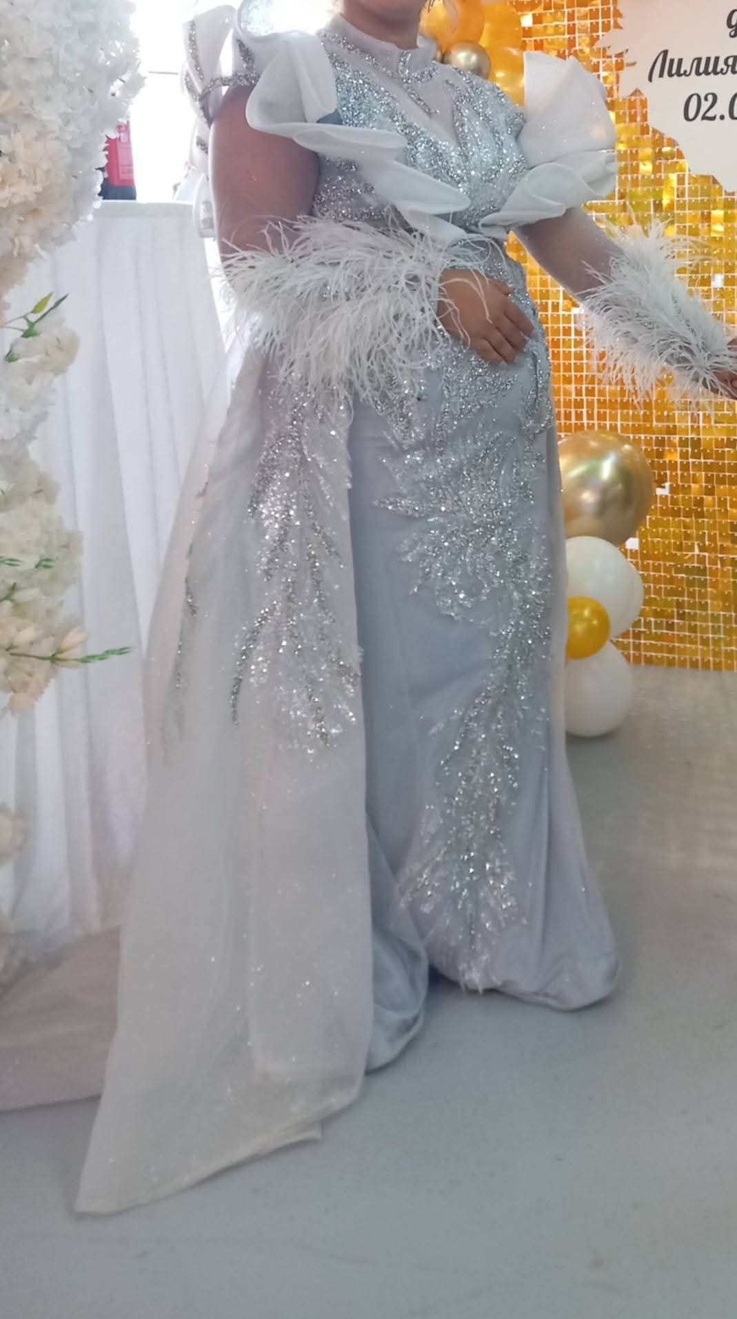 Официална рокля носена няколко часа