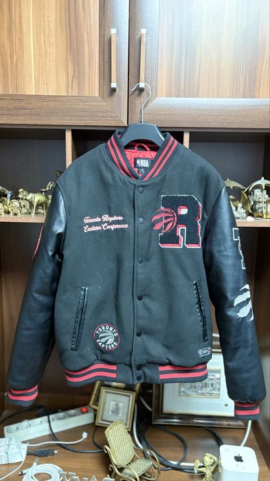 Geaca Colegiu NBA Toronto Raptors Iarna-Ca NOUA-Marime M/L-USA-FIX