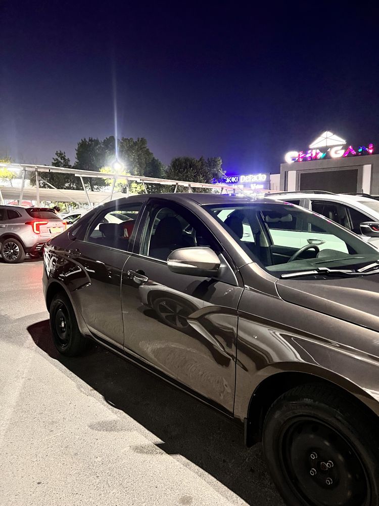 Продам Lada Vesta срочно!