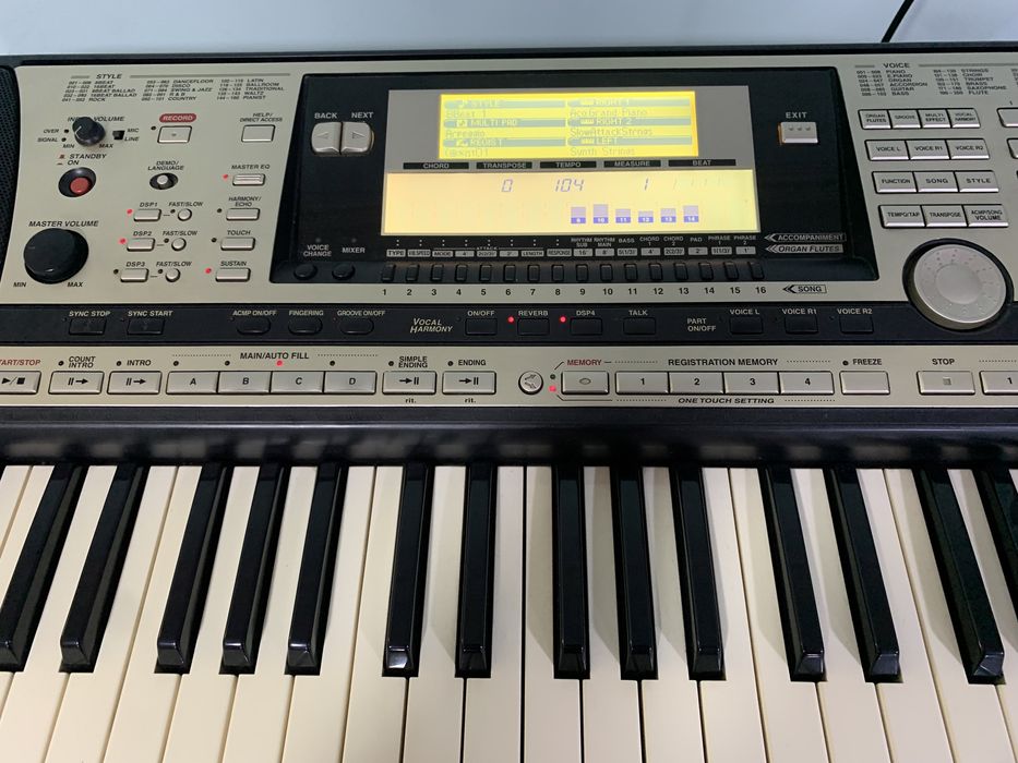 Yamaha psr 740 .