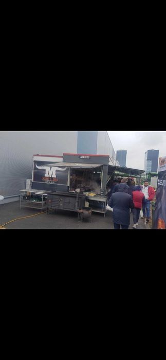 Food Truck Extensibil + Smoker  – Afacere la Cheie, Complet Utilată