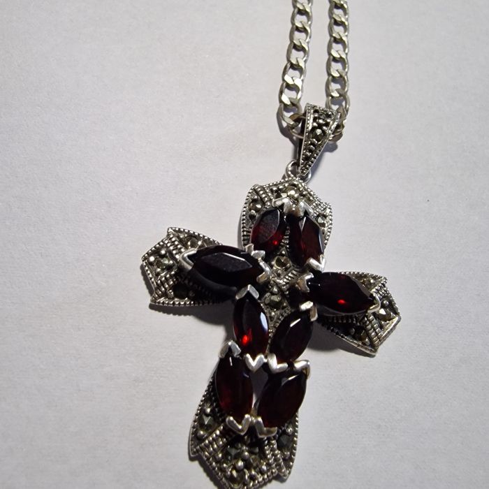 Pandativ masiv/lant cu cruce argint 925 cu granate si marciste natural