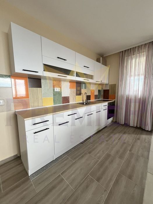 Дава се под наем Тристаен апартамент в Варна, м-т Акчелар - 96 кв.м за 650 € - Снимка #1