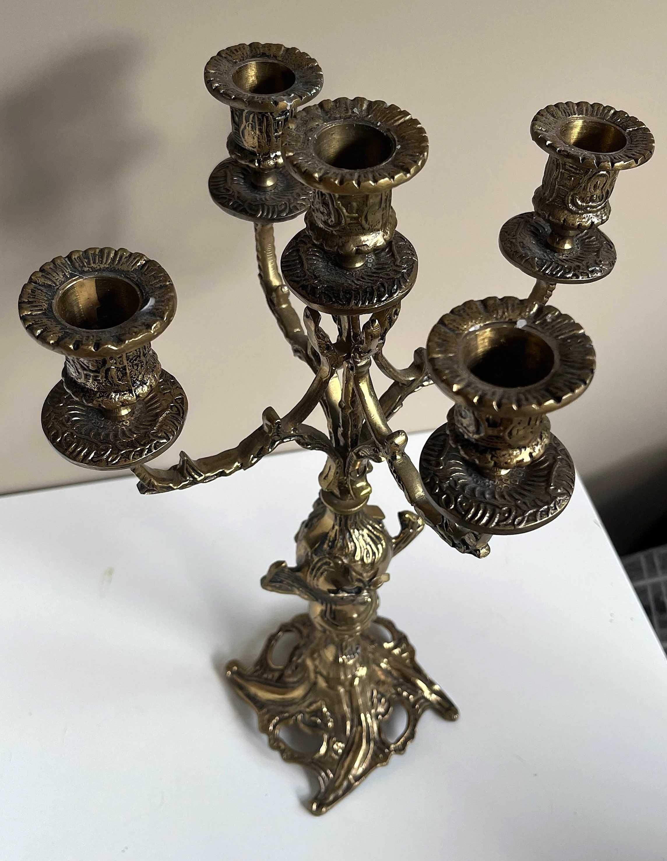 Месингов свещник
