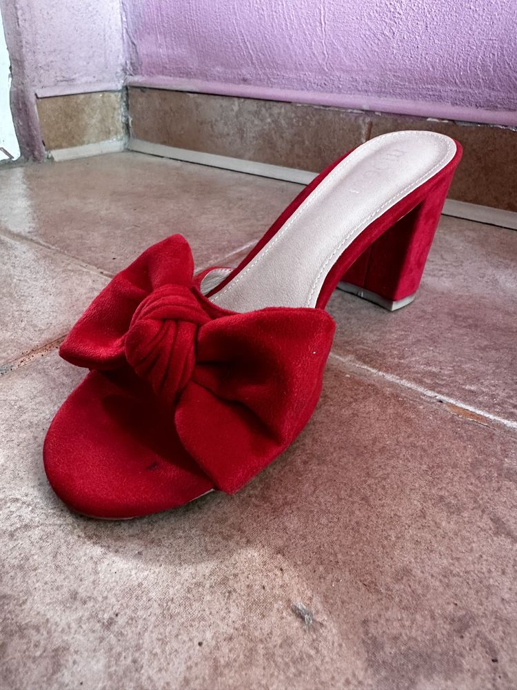 Pantofi deschiși roșii