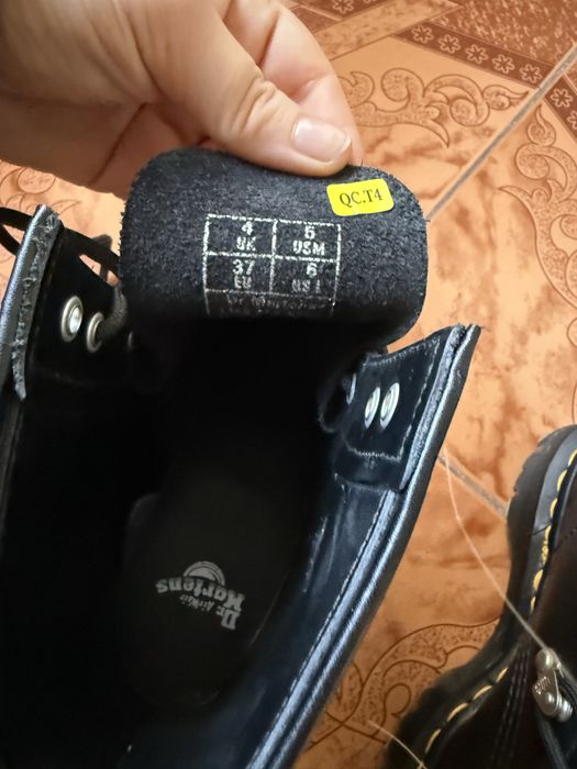 Vand bocanci Dr. Martens