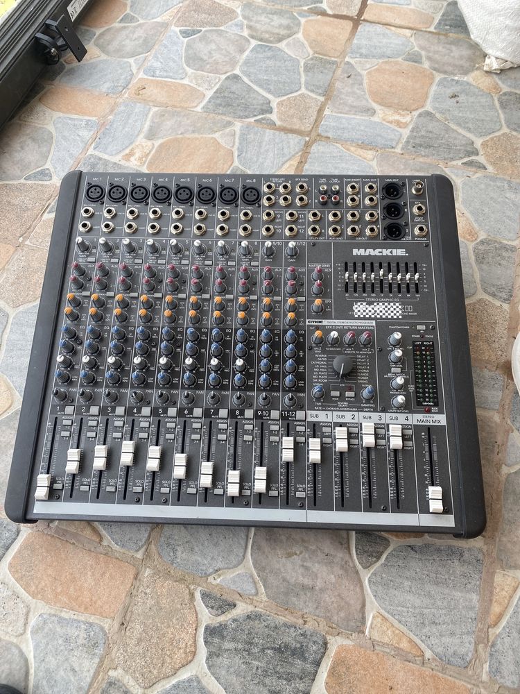 Mixer ,mackie.CFX12 makii