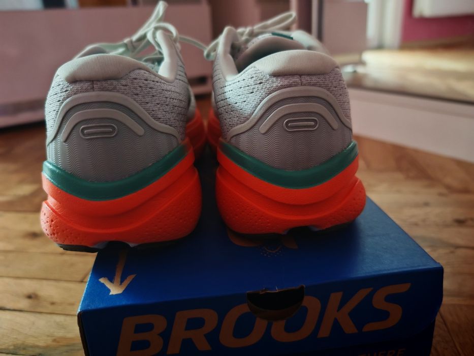 Маратонки Brooks Ghost Max 2