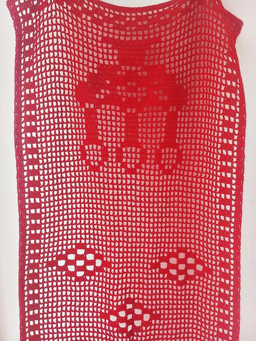 fata de masa noua dantela crosetata rosie  116/46 cm