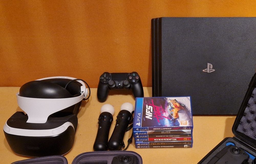 Ps4 Pro 1Tb, PS VR + 2 Move controllere