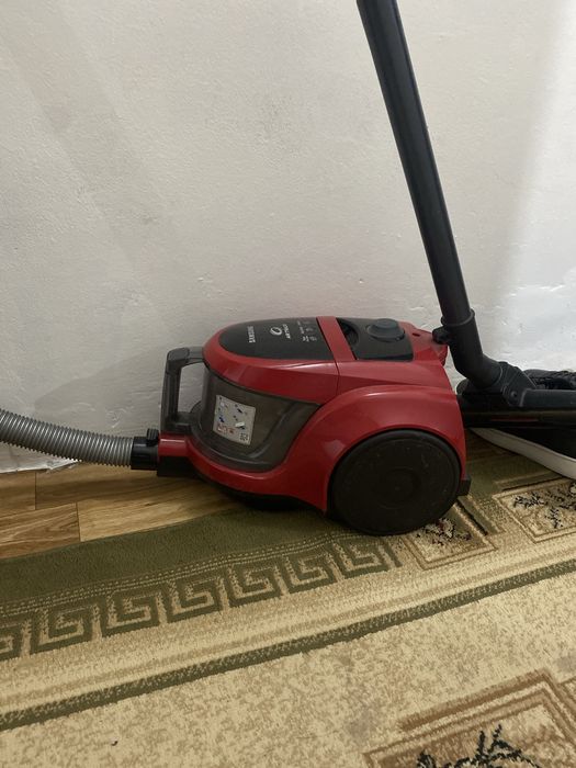 Пылесос рабочий, в хорошем состоянии