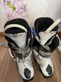Лыжные Ботинки atomic и шлем roxy
