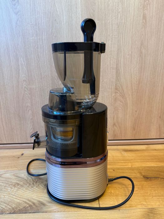 Бавнооборотна студено-пресоваща сокоизстисквачка