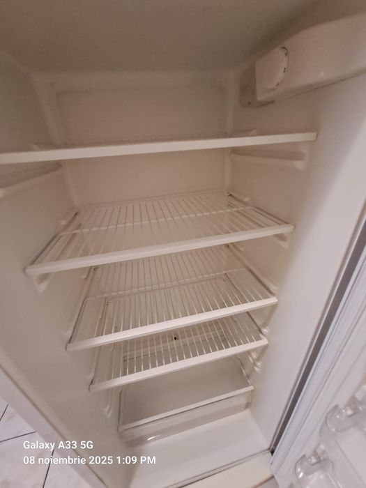 Vand frigider in stare buna putin utilizat