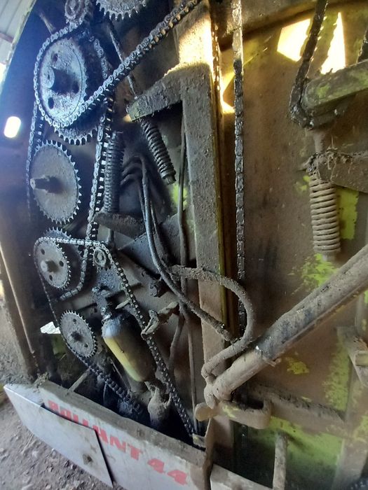 Vând tractor renault R3164