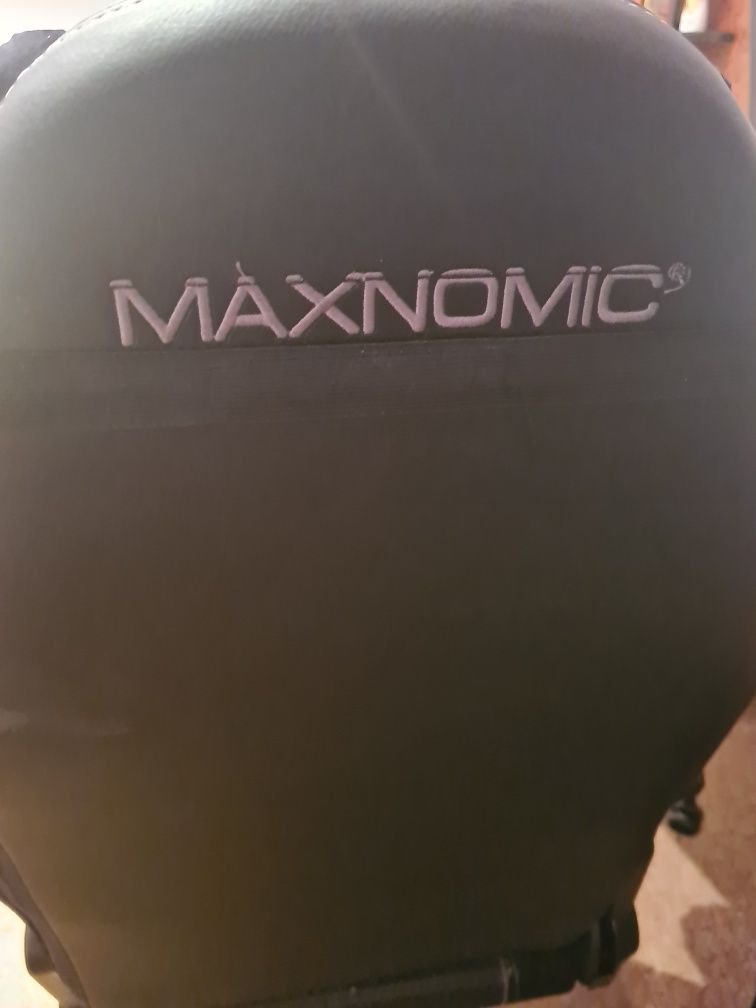 Scaun gaming Maxnomic