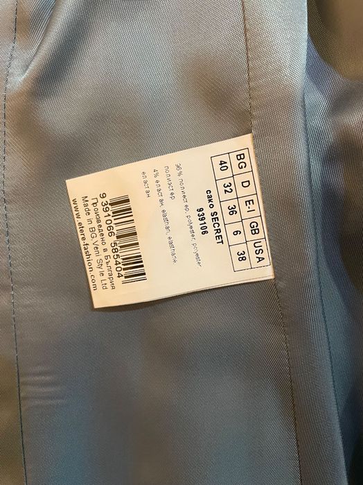 Дамски костюм от сако и панталон