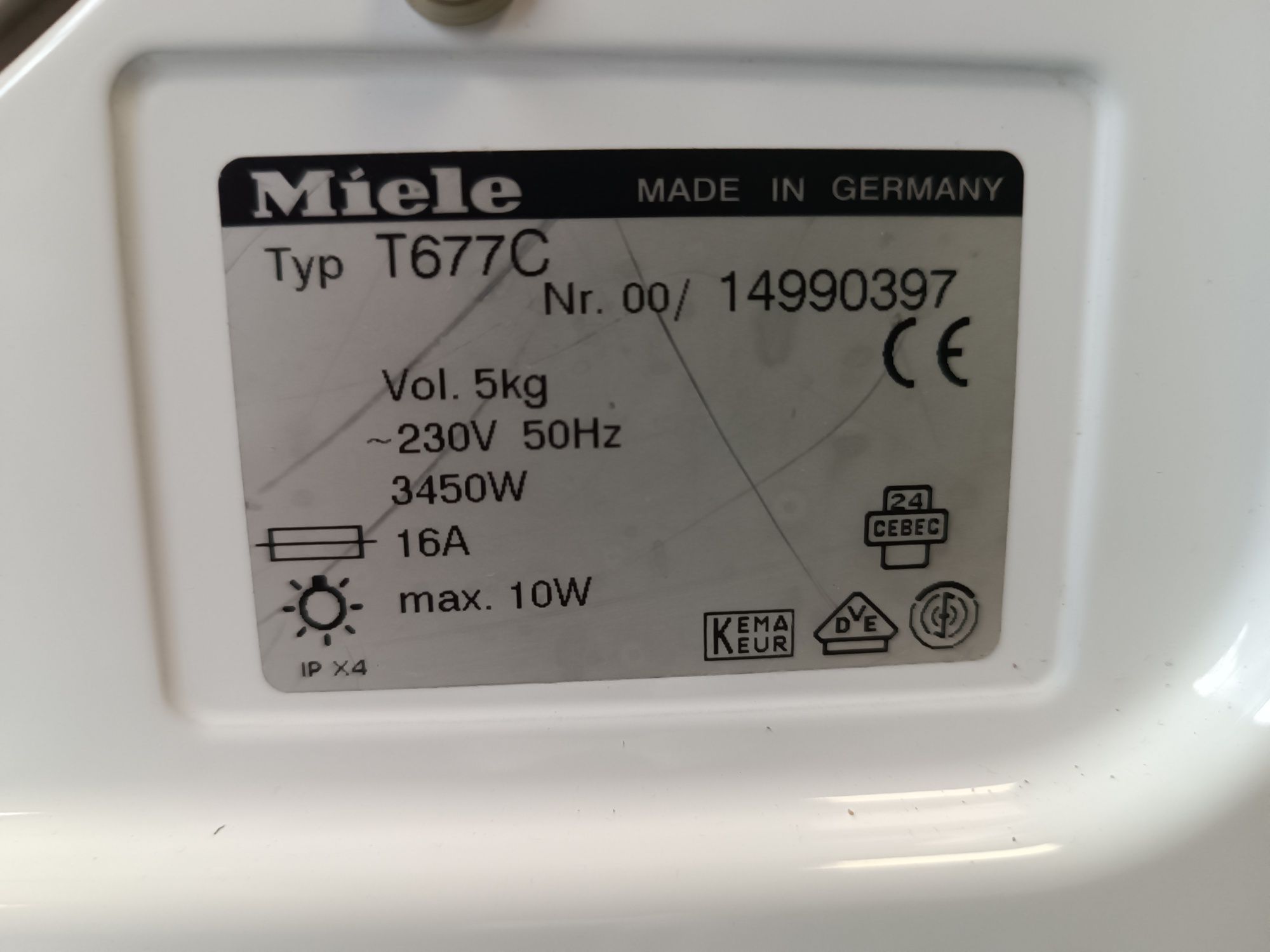 Сушилна машина Miele T 677 C