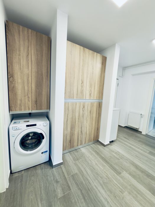 Apartament in zona Tractorul la et 4/8 cu loc de parcare si boxa