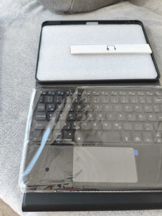 Carcasă Vobafe cu tastatură pentru iPad Air 11"/10.9"  Negru