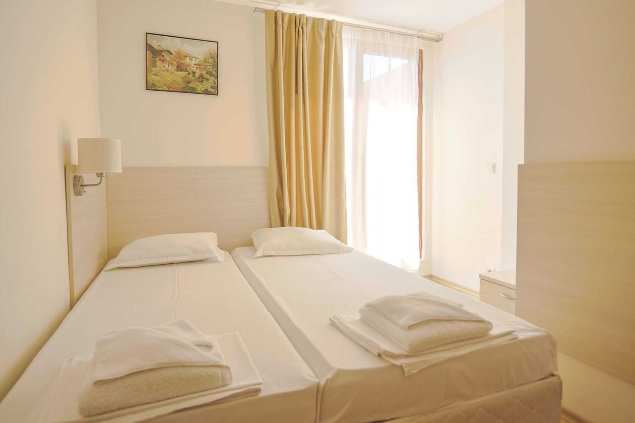 Продава се Двустаен апартамент в Созопол - 53 кв.м за 963 €/кв.м - Снимка #2