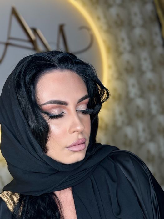 Ofer servicii PREMIUM de make up profesional