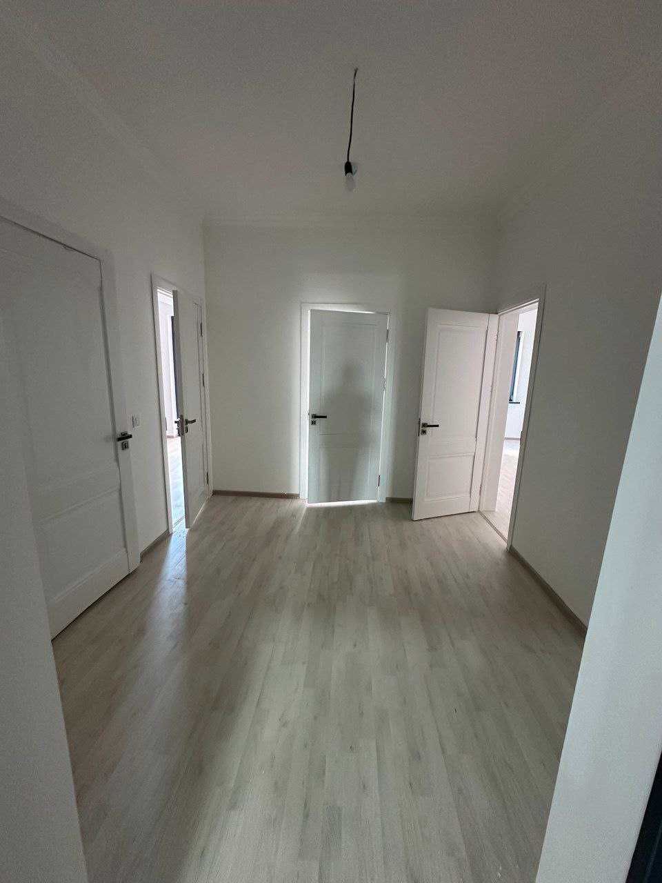 Srochna sotiladi Sergeli Xonabod  2 va 3 xonali uylar