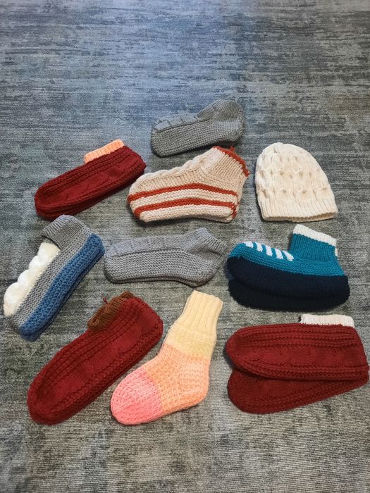 Вязаные носки и следики